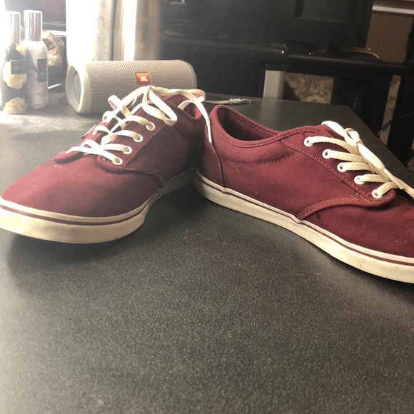 Red vans - Picture 2 of 2